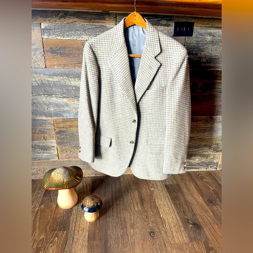 Atkinson’s Southwick men’s sportcoat- fits like a 40R- gray/cream houndstooth
